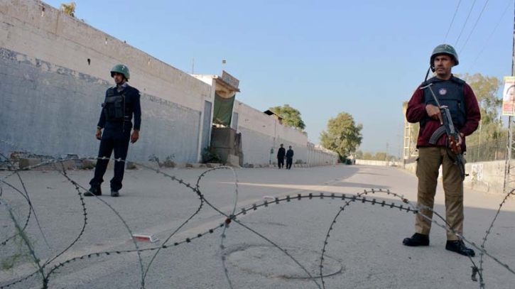 25 militants killed in Pakistan army raid on detention centre