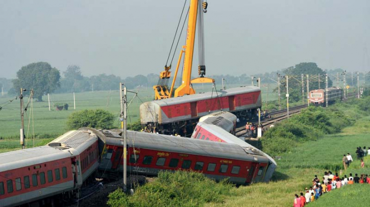 At least 4 killed as train derails in India