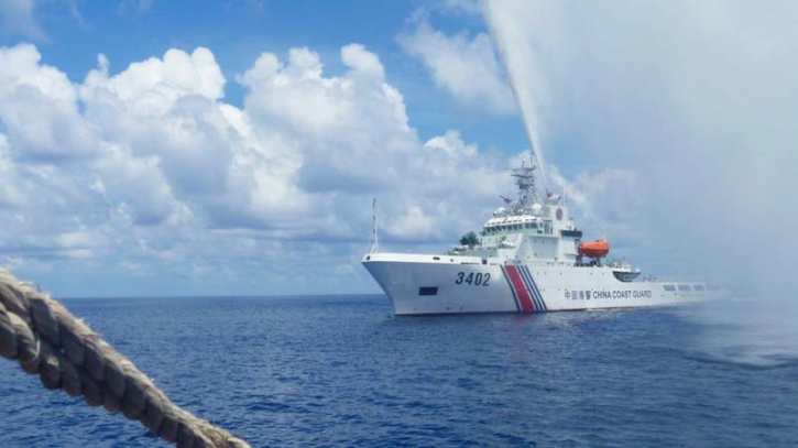 China accused of using water cannon on Philippine boat 