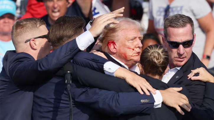 Trump narrowly escapes as a bullet pierces the ear at election rally