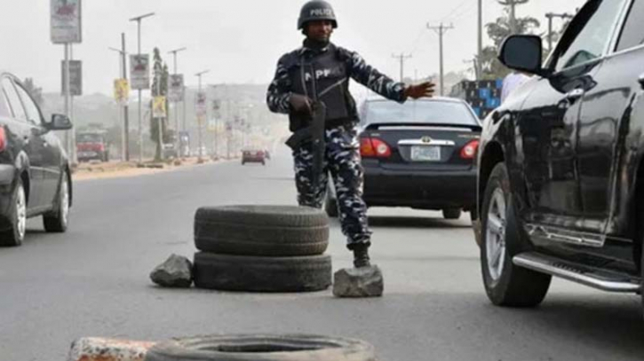 Gunmen attack convoy of US embassy personnel in Nigeria