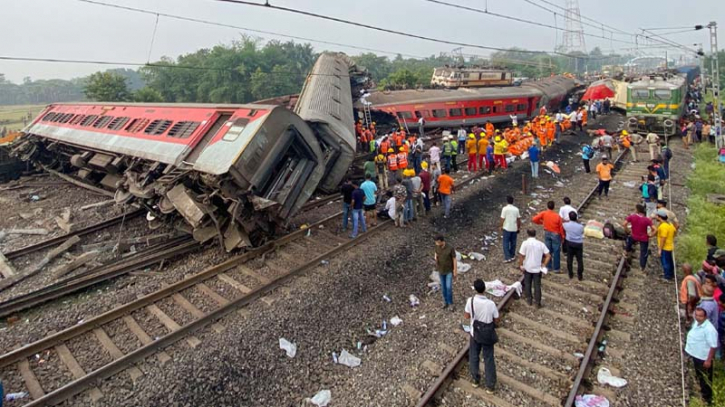 Indian officials say deadly train crash caused by signal error