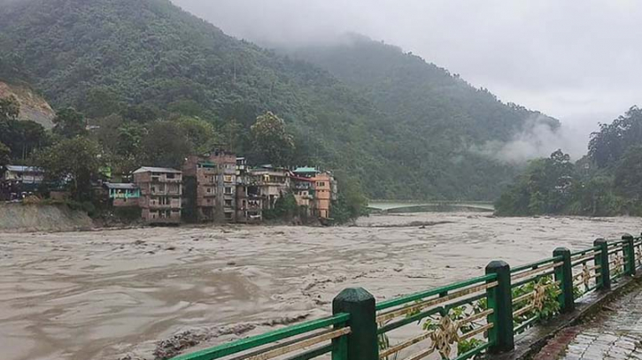 Indian army reports 23 soldiers missing in flash flood