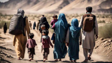 Pakistan halts repatriation of Afghan refugees