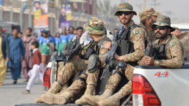 Eight Pakistan soldiers killed in suicide attack