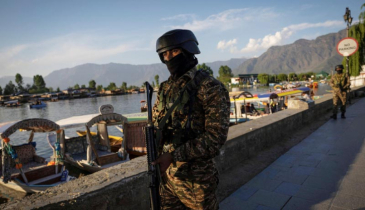 India-Pakistan exchange arms fire across Kashmir border for fourth night