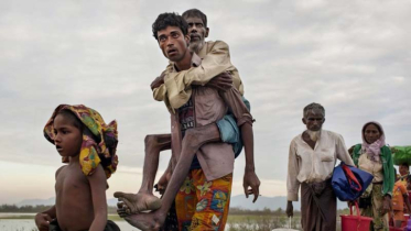 Thousands of Rohingya awaiting to cross Myanmar border into Bangladesh