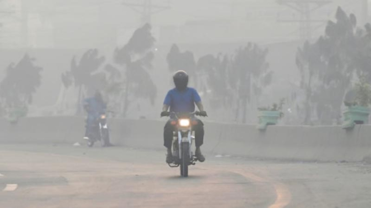 Lahore air pollution hits historic high, forcing school closures