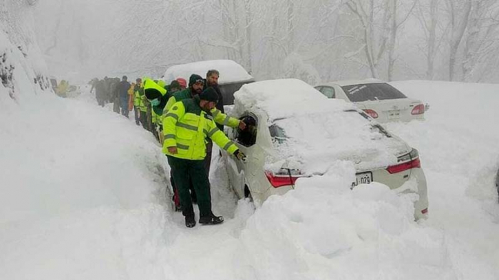 At least 35 die due to surprise snowfall, heavy rains in Pakistan